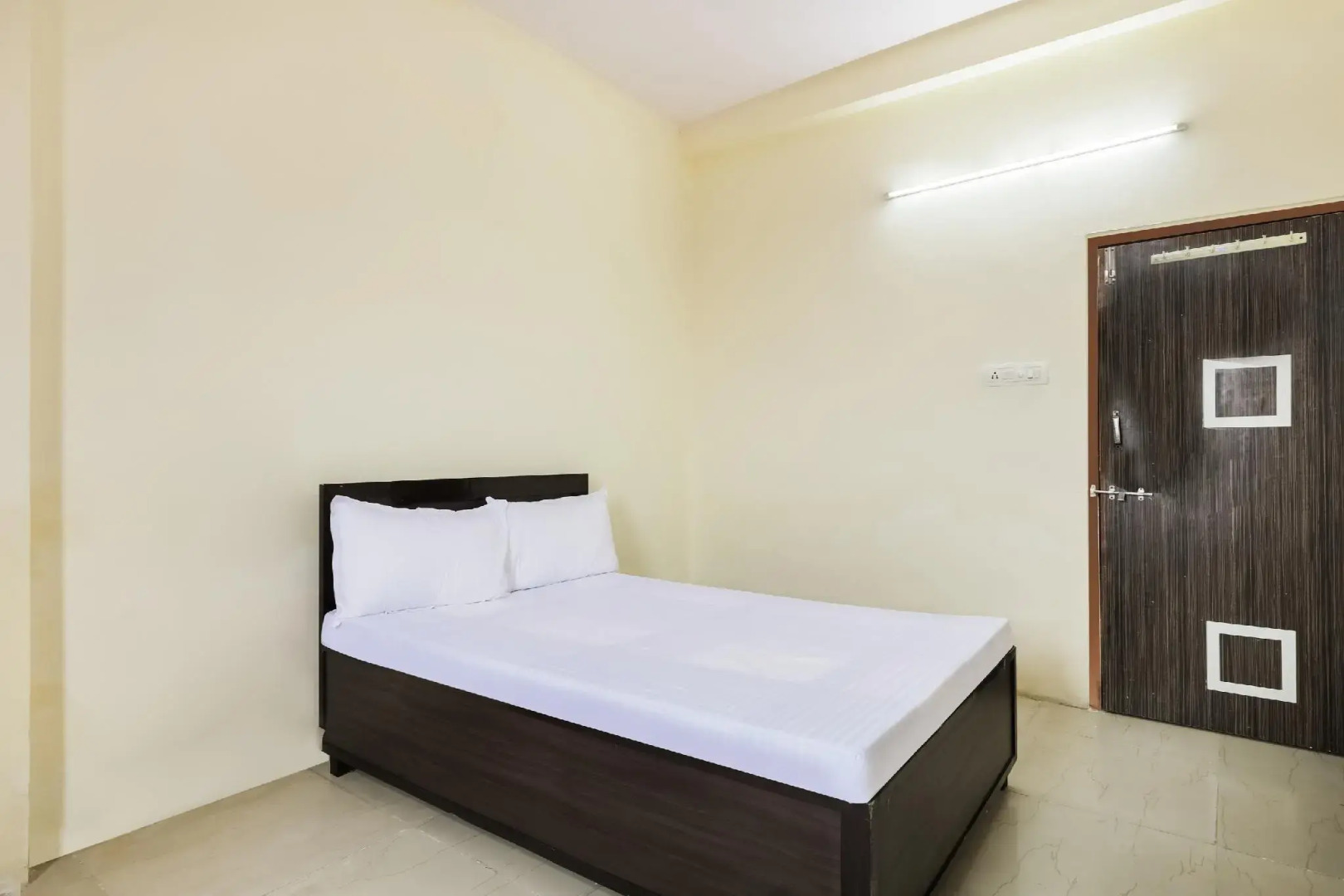 SPOT ON 47617 Hotel Suraj Vatika