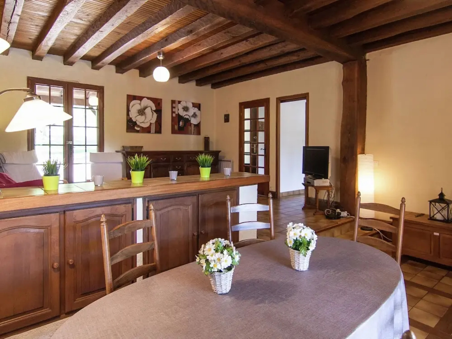 Cottage With Porch, Large Private Pool and Spacious Garden