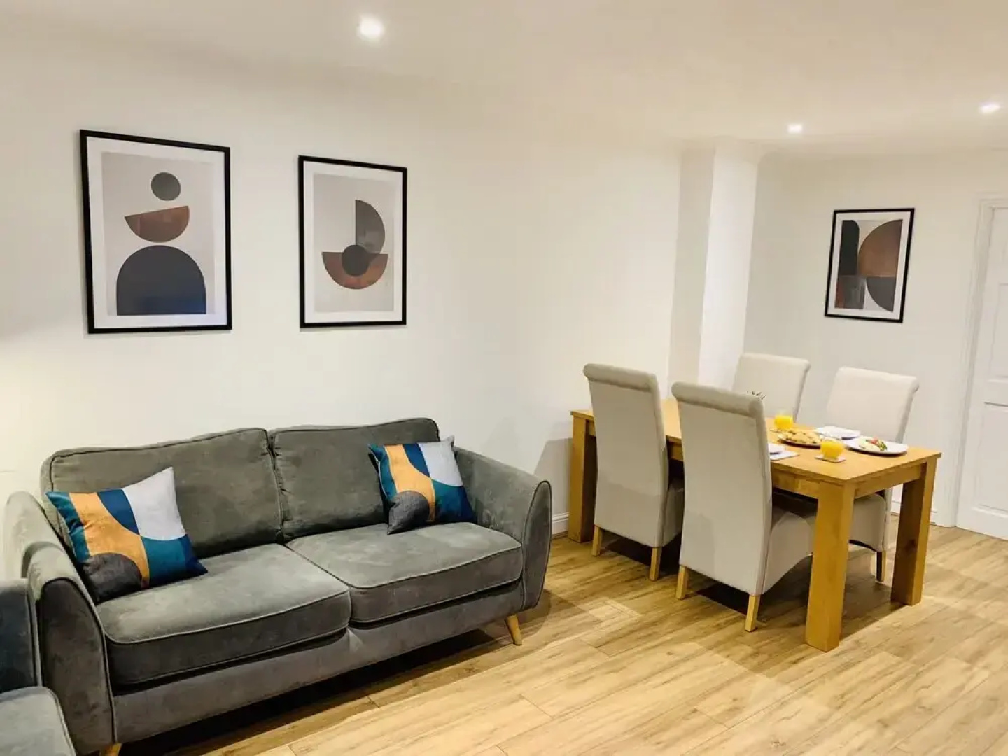 SA Today St Margarets Court Taunton with Fibre Wi-Fi & Netflix