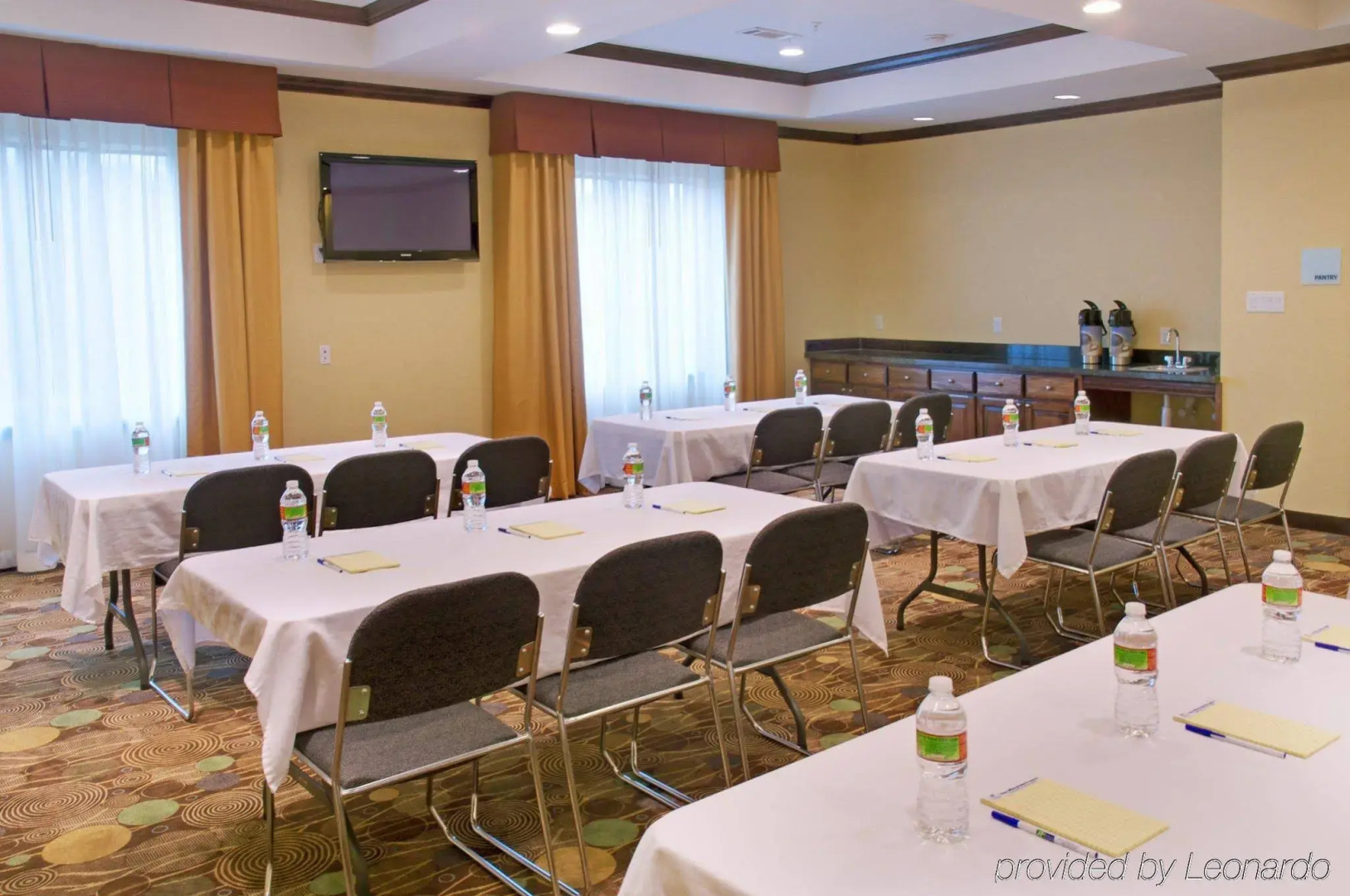 Holiday Inn Express Hotel & Suites Winnie by IHG