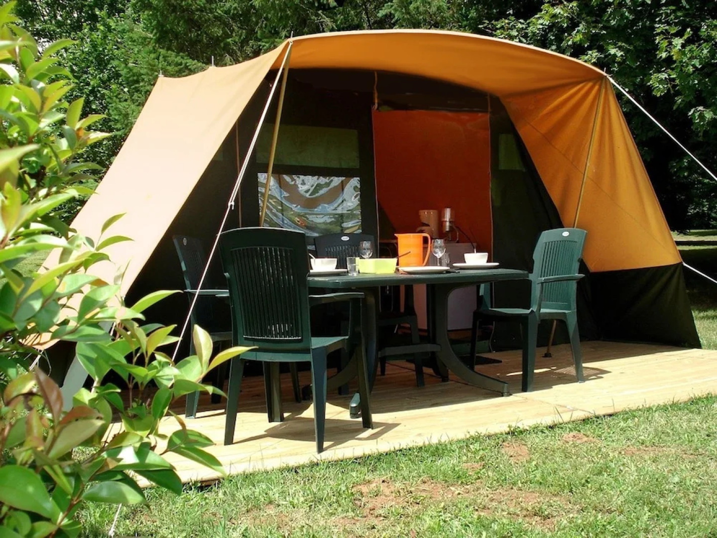 Camping La Croix Badeau Tentes équipées