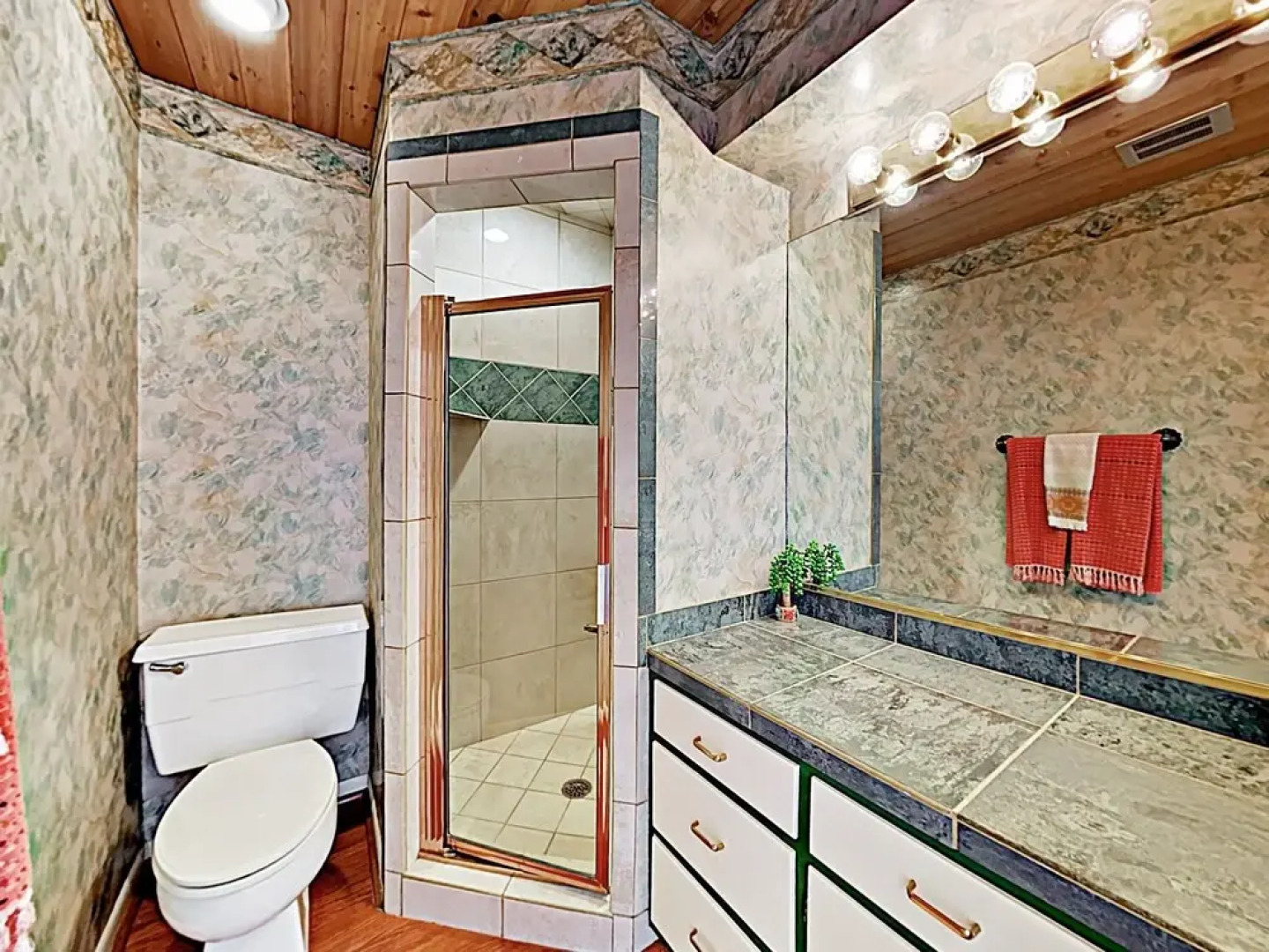 New Listing! Mid-century Modern Lake House W/ Pool 2 Bedroom Home