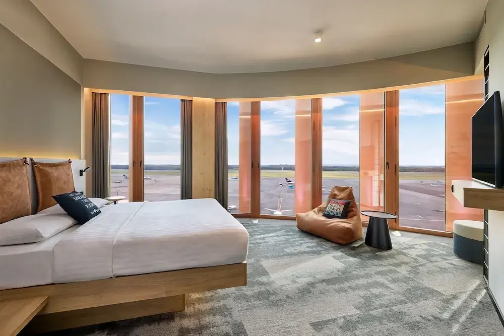 Moxy Luxembourg Airport