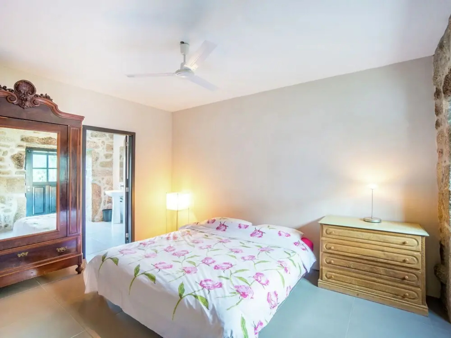 Very Spacious Apartment With Lots of Grandeur and Great Views