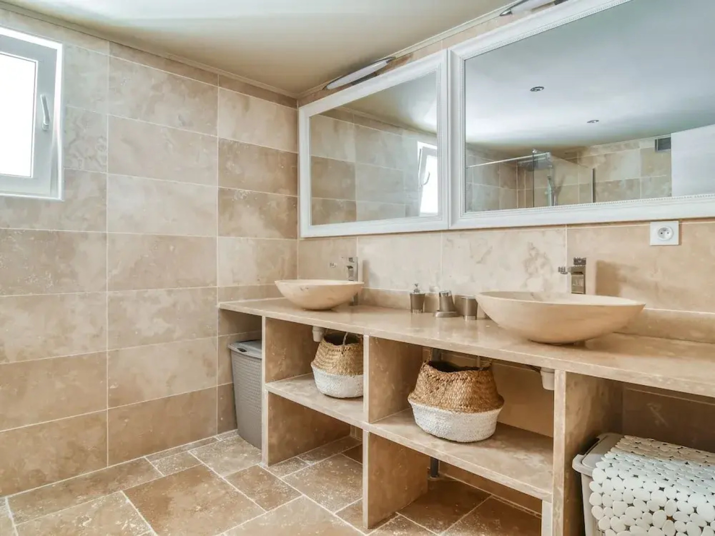 Plush Villa in Le Cannet-des-Maures with Private Pool