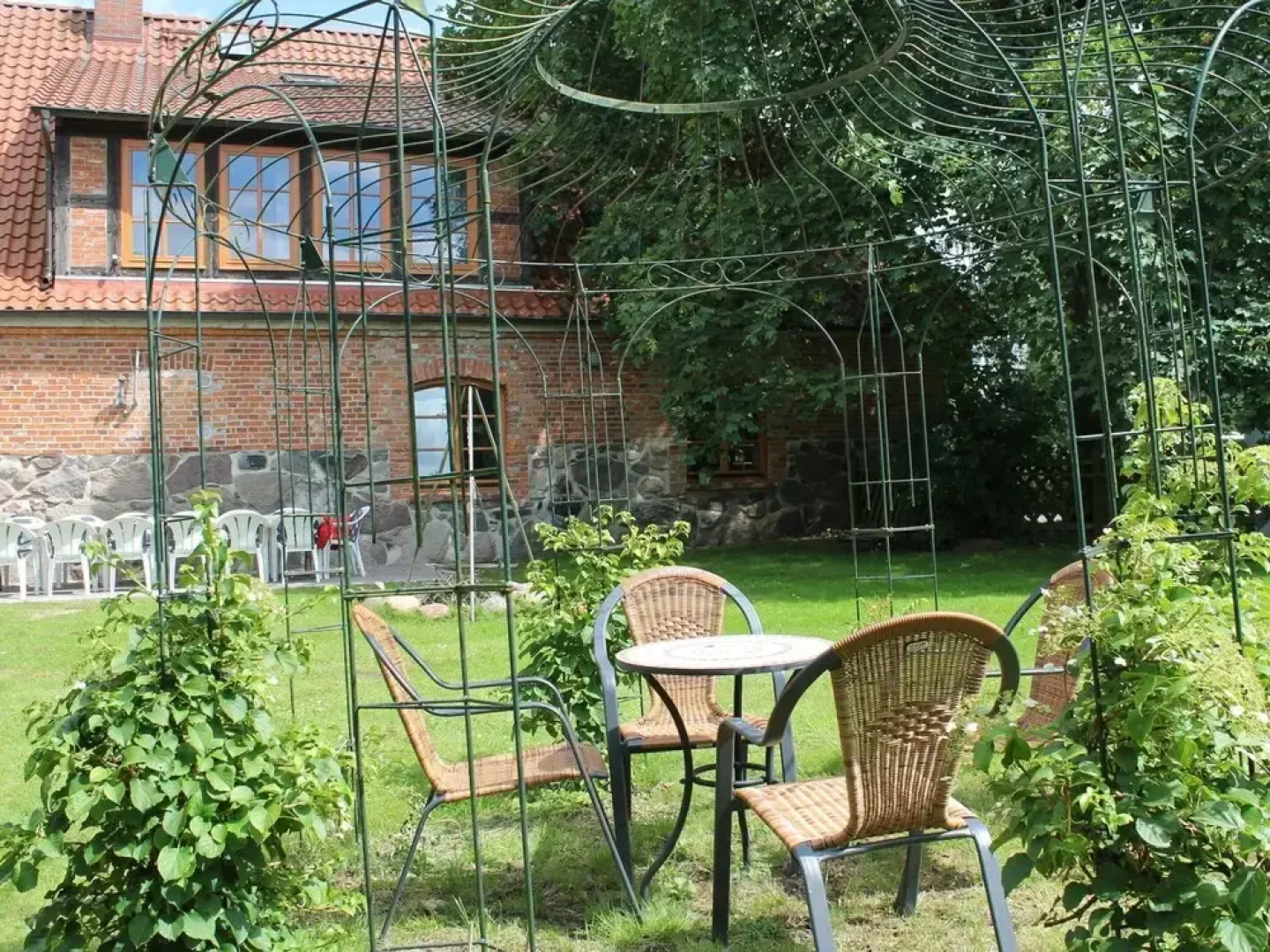 Gutshaus in Gressow mit Teich