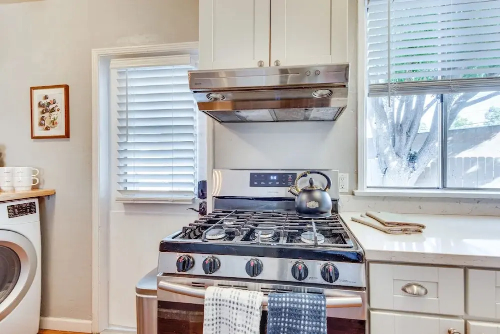 Centrally Located Burbank Duplex Near Hollywood!