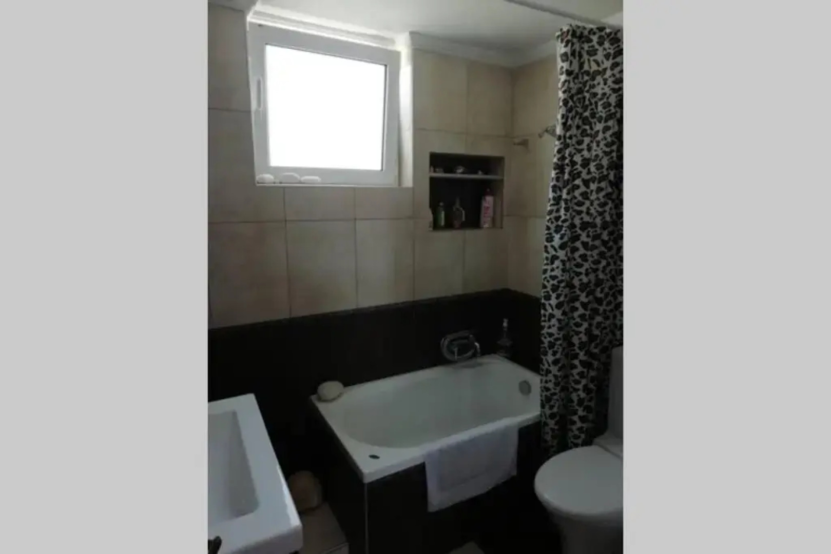 Marys Art and Cultural House 100meters from the beach