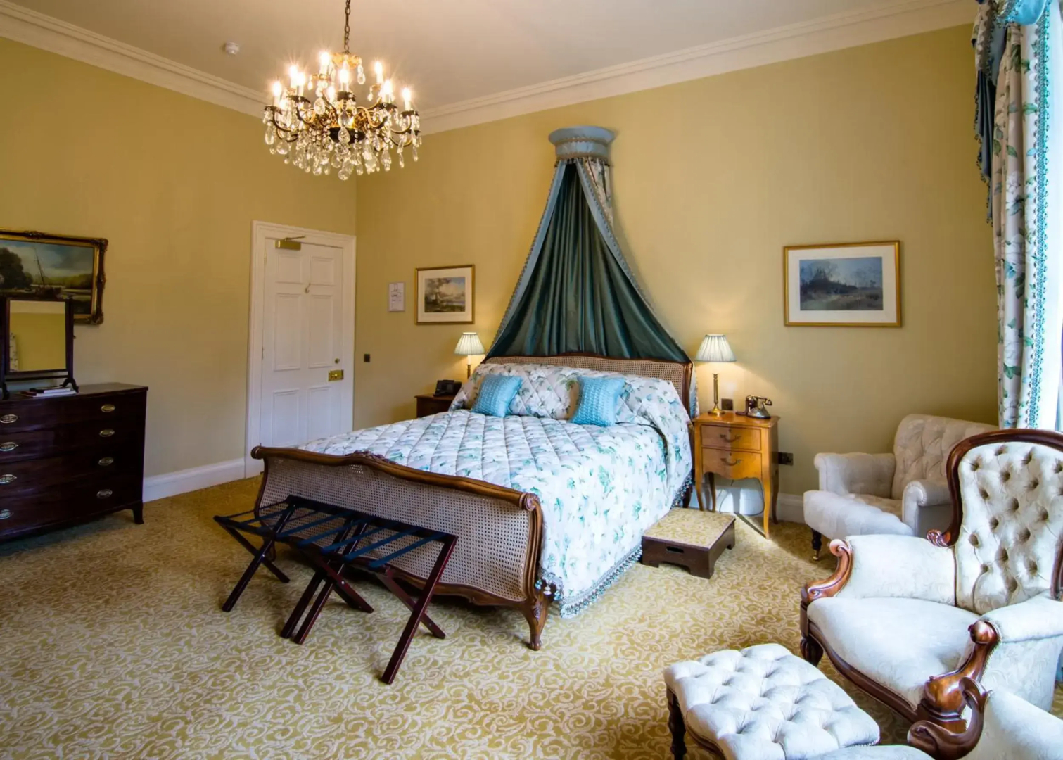 Crossbasket Castle Hotel & Restaurant