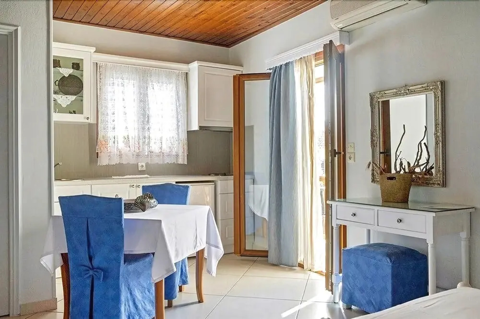 Maria Studios & Apartments