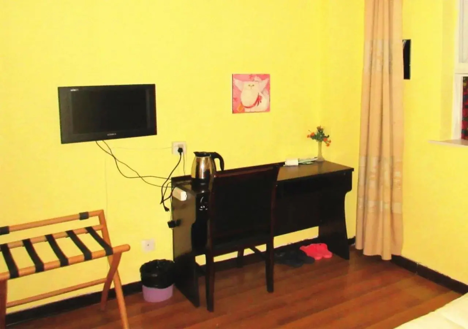 25 Four Seasons Youth Hostel