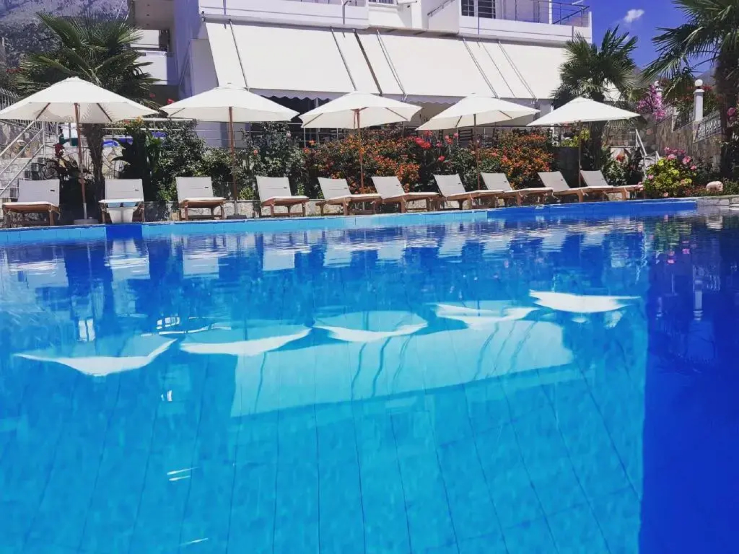 Perivolos Apartments