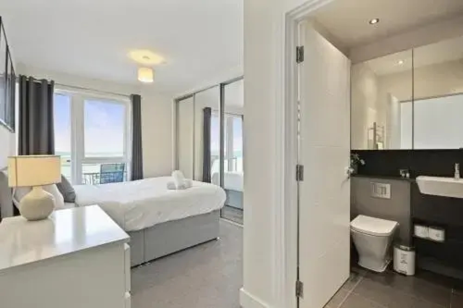 Pier Apartment 3