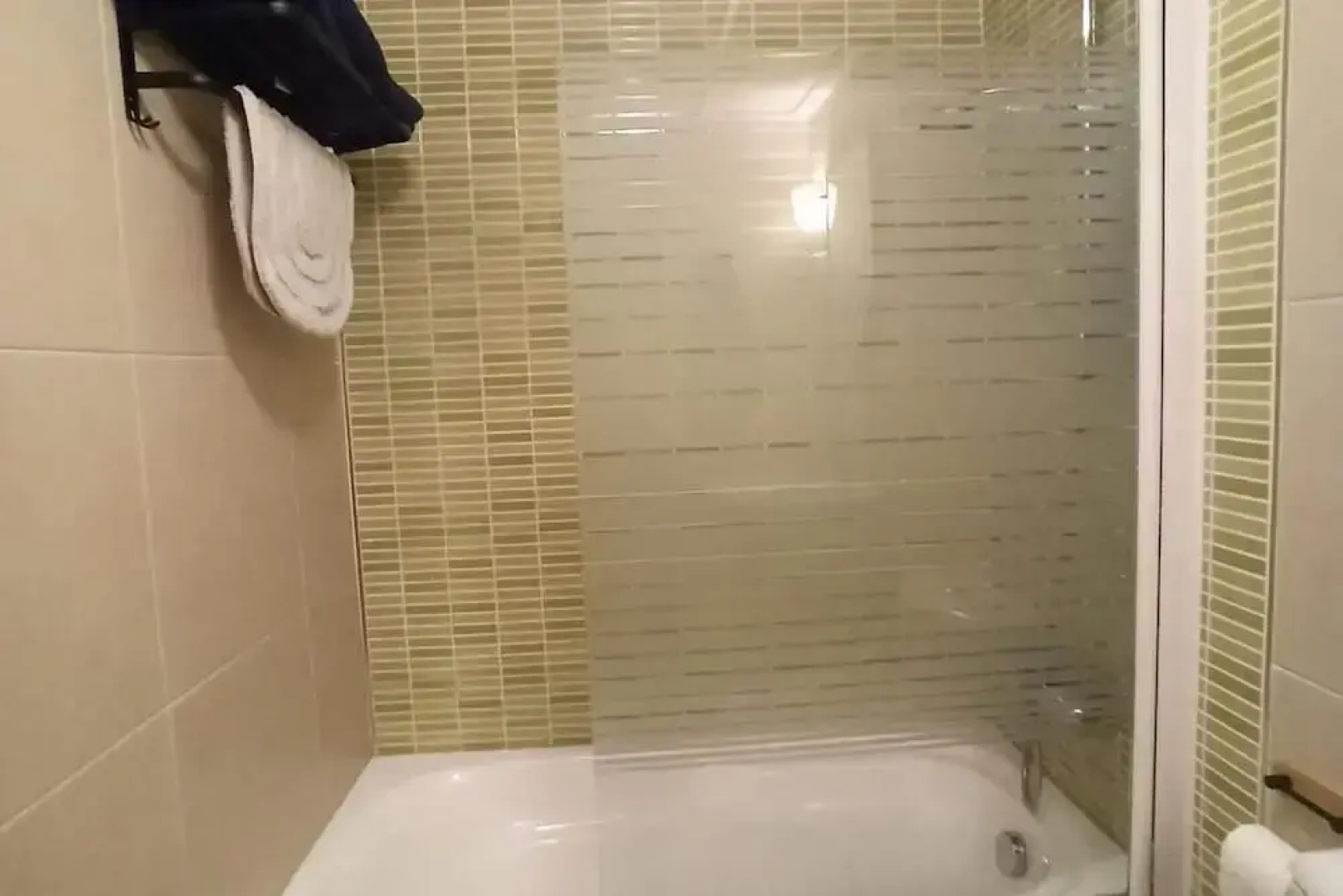 2 Bed Apt - Close To Beach - Pool - Balcony