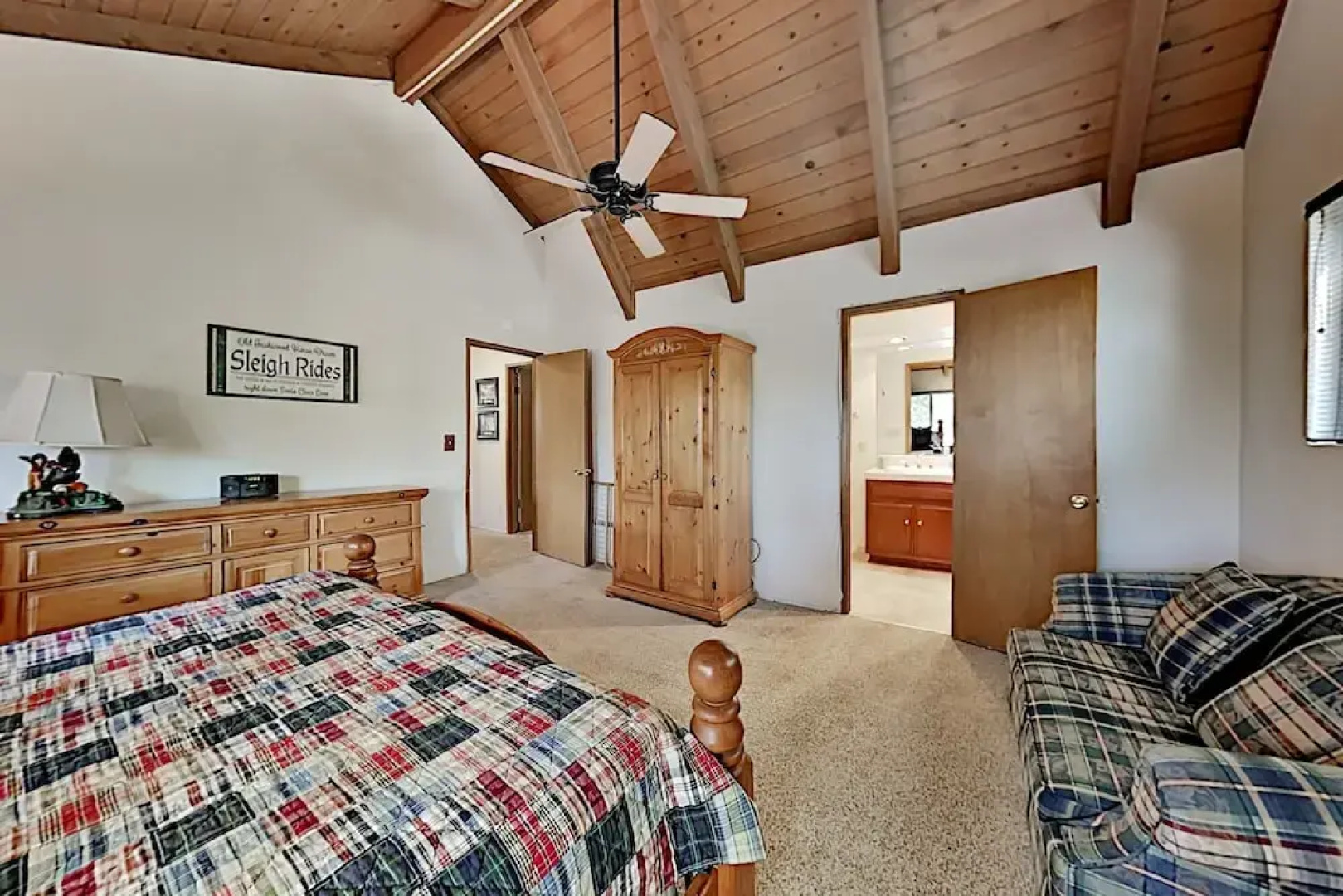 Serene : Forest Views & Wraparound Deck! 3 Bedroom Home