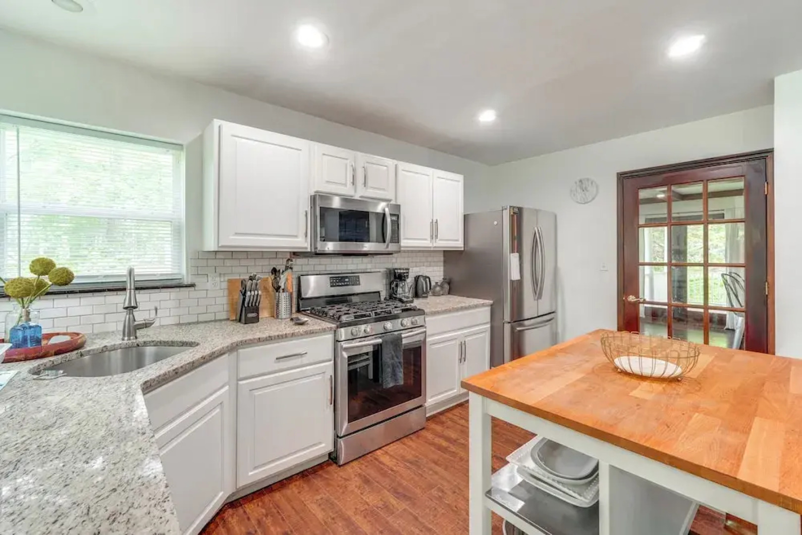 Tannersville House: Bar & Deck, 2 Mi to Ski Resort