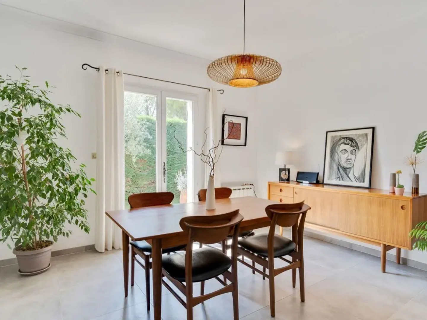 Luxury Modern Villa With Private Pool and Enclosed Garden in the Heart of the Vaucluse