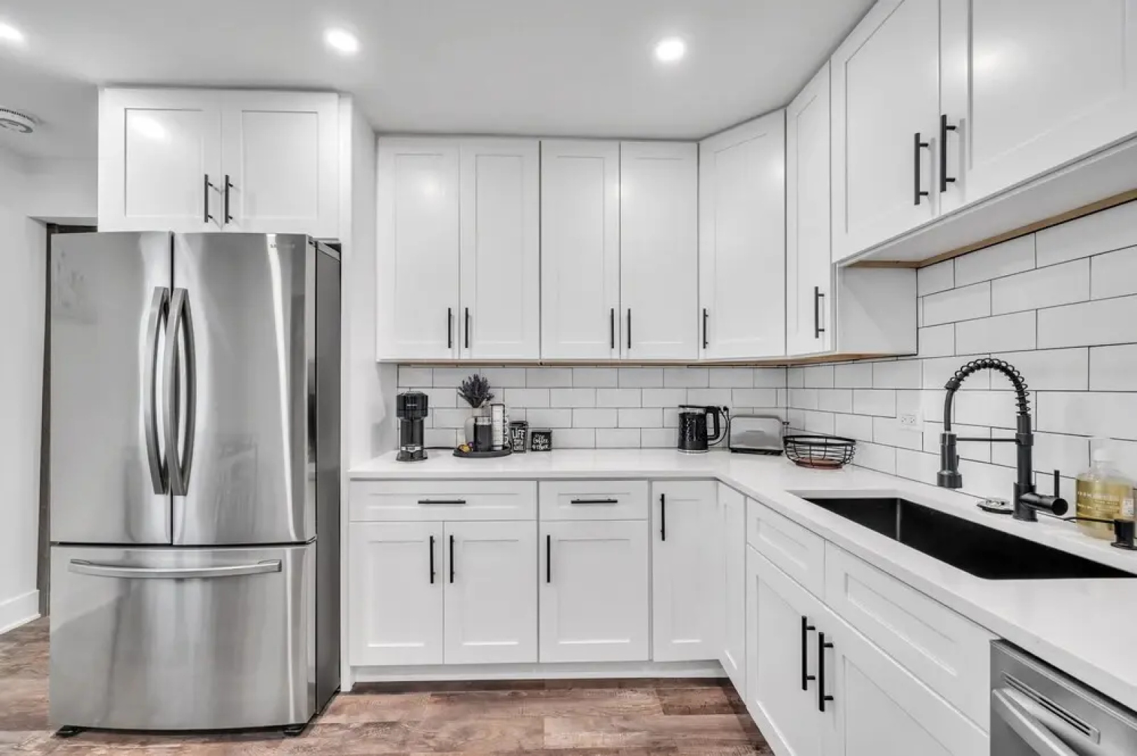 Modern Luxury Amenities Near Woodfield Mall 2 Bedroom Home by RedAwning
