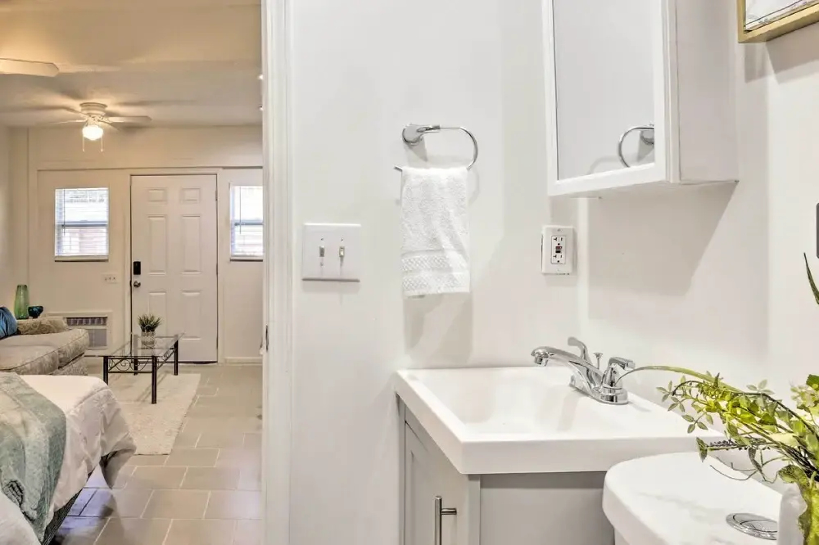 Updated Lithonia Cottage ~ 7 Mi to Stone Mtn!
