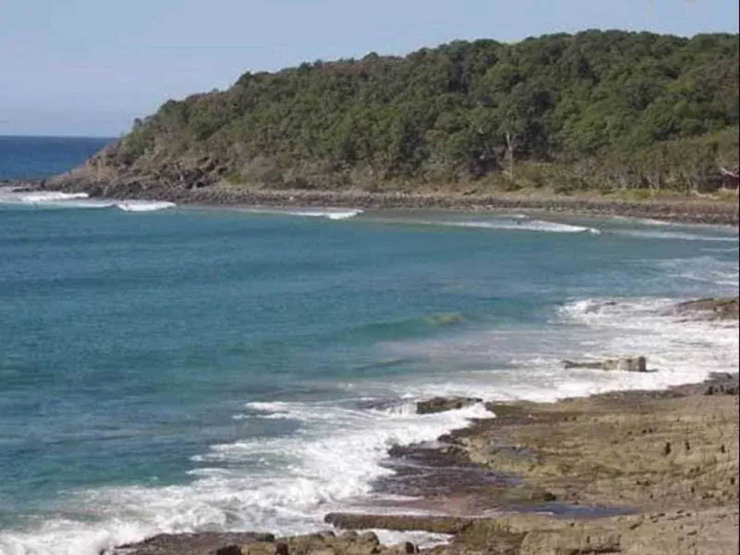 Dolphins Beach House - Hostel