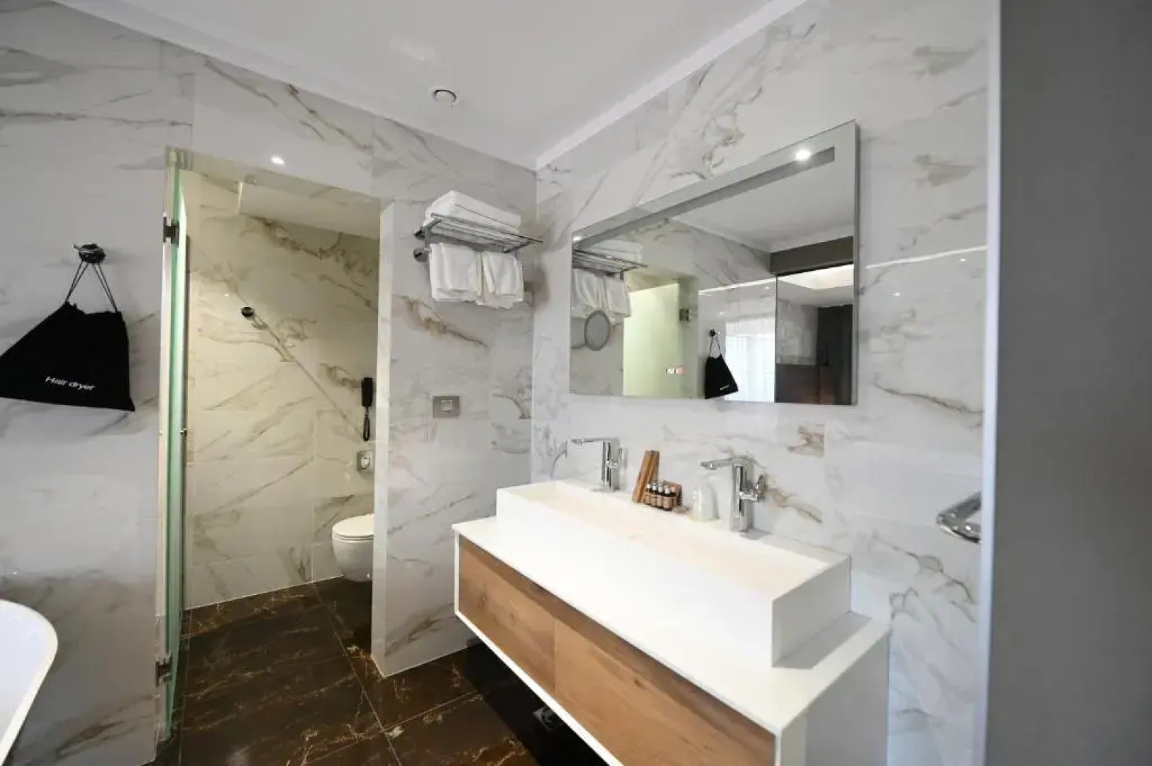 Aniroc Signature Hotel