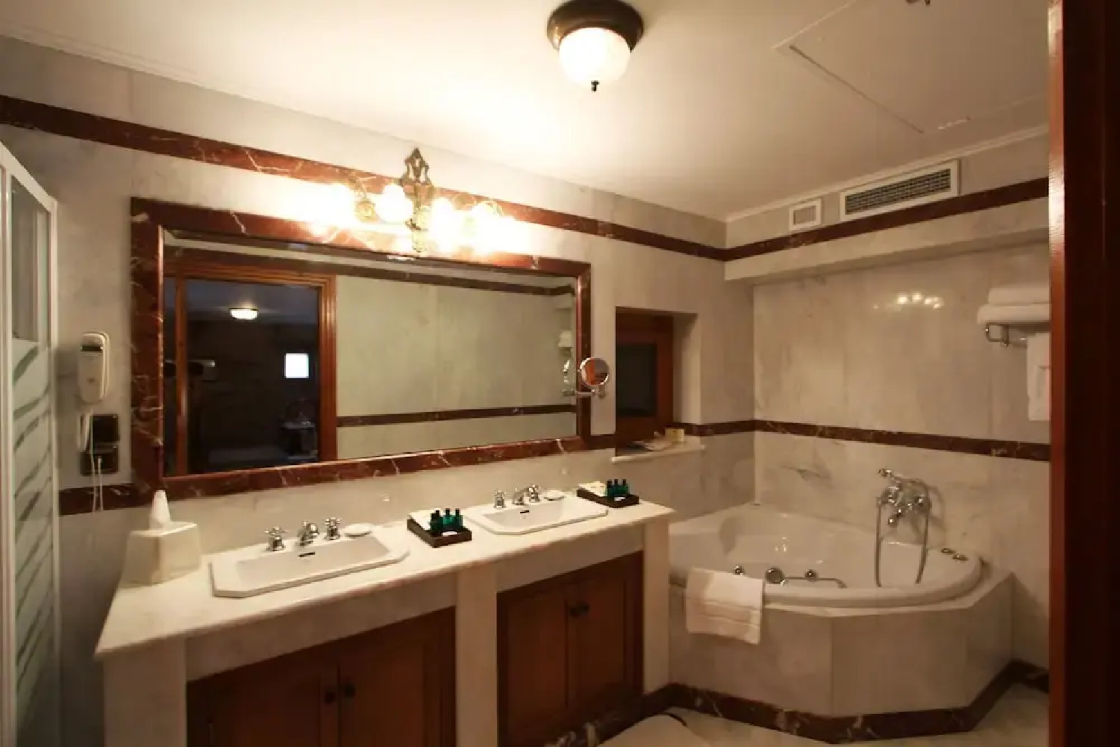 Argentikon Luxury Suites