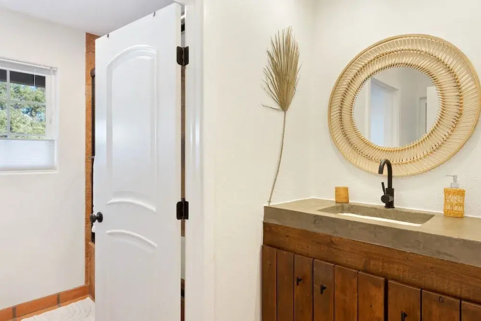 Casa Amarilla- Hot Tub,firepit,bbq &fantastic Yard For Families 4 Bedroom Home by RedAwning