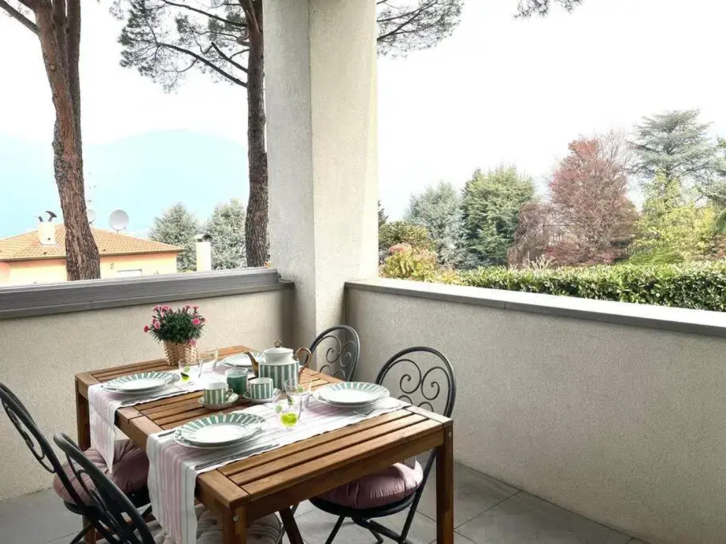 MY HUMBLE HOUSE: appartamento con vista lago e giardino uso esclusivo