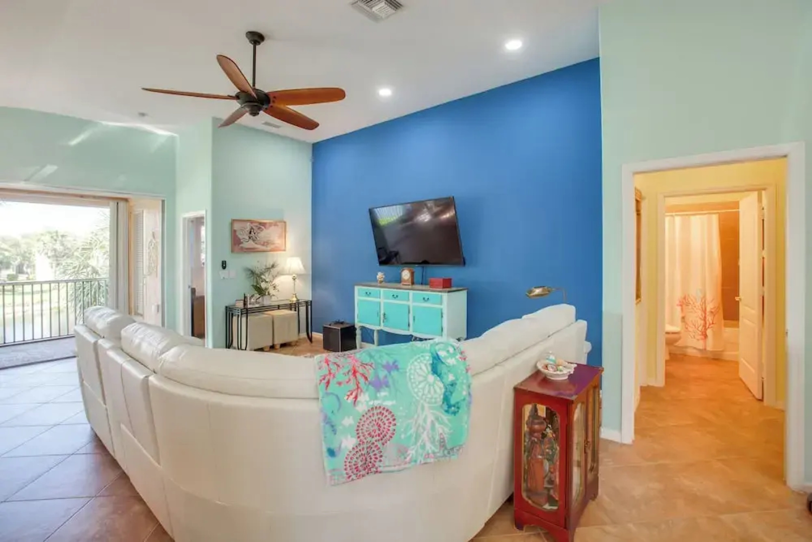 3 Mi to Dtwn Fort Myers: Condo w/ Pool & Hot Tub