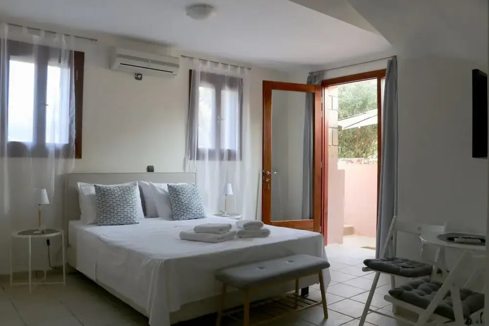 PYRGOS RALLI ESTATE Apartments and Suites