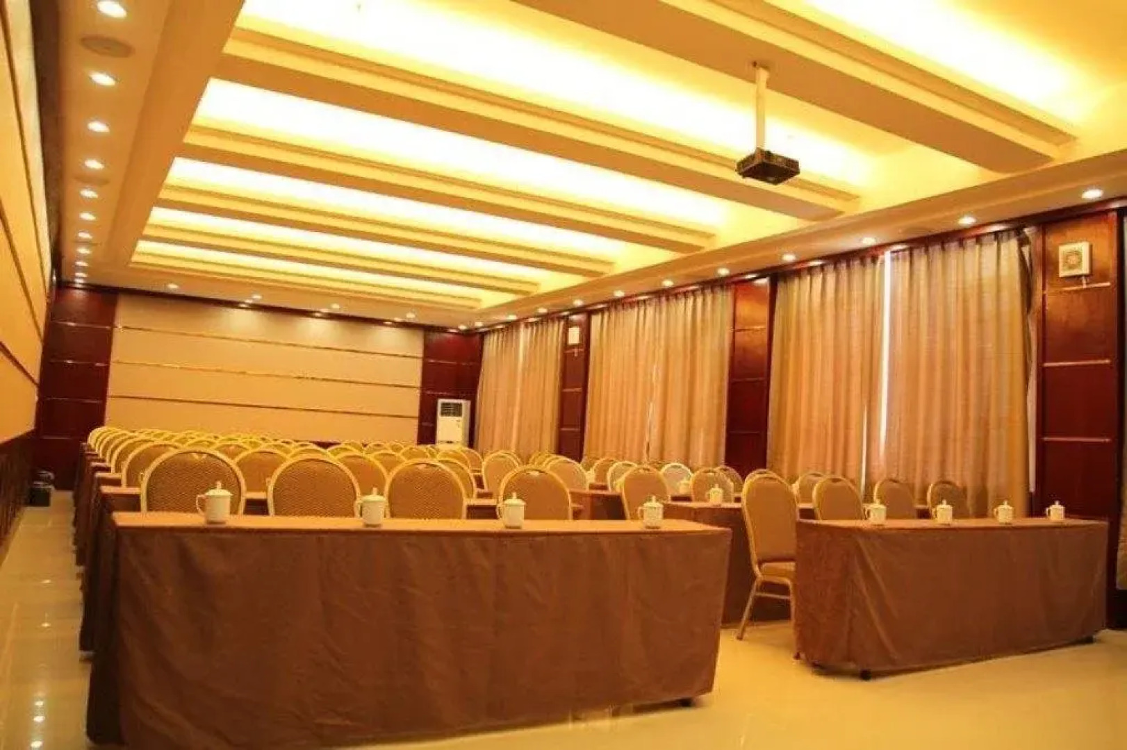 Ronghe Holiday Hotel