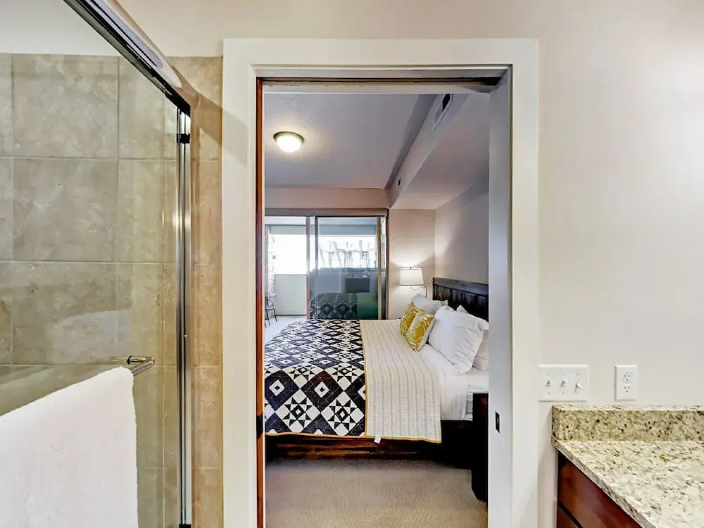 2BR Hot Tub Condo in Newpark by RedAwning