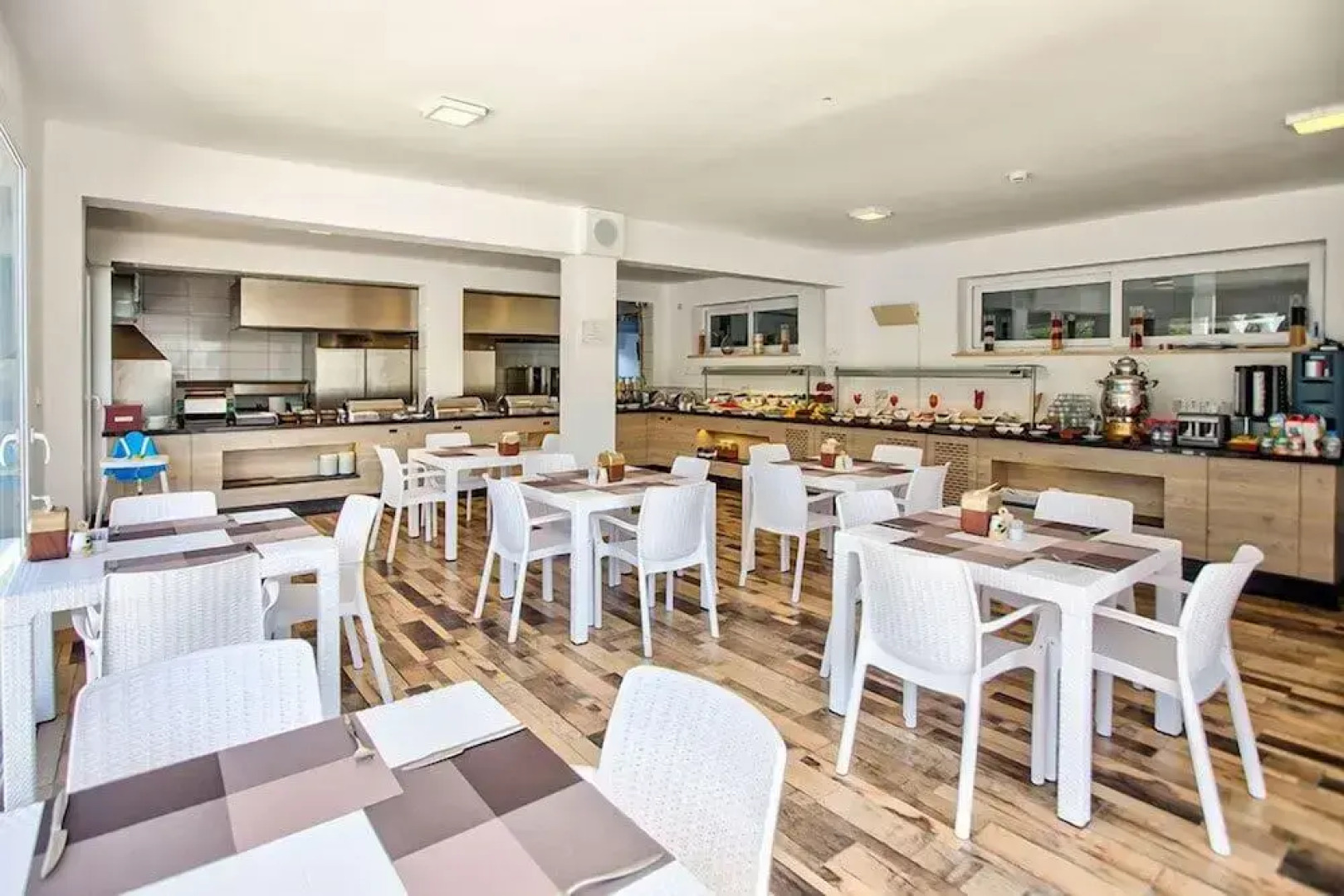 Queen Aphrodite Hotel