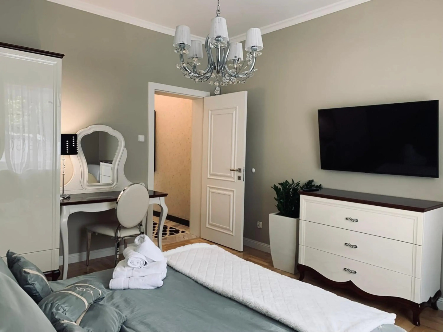 Apartament z prywatnym, krytym basenem