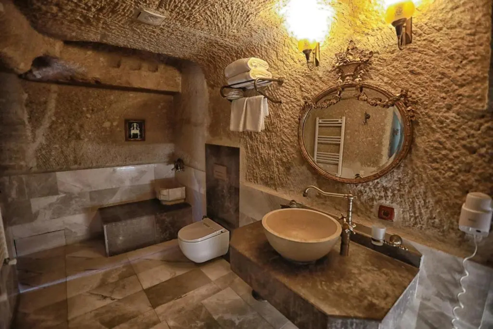 Traveller's Cave Hotel