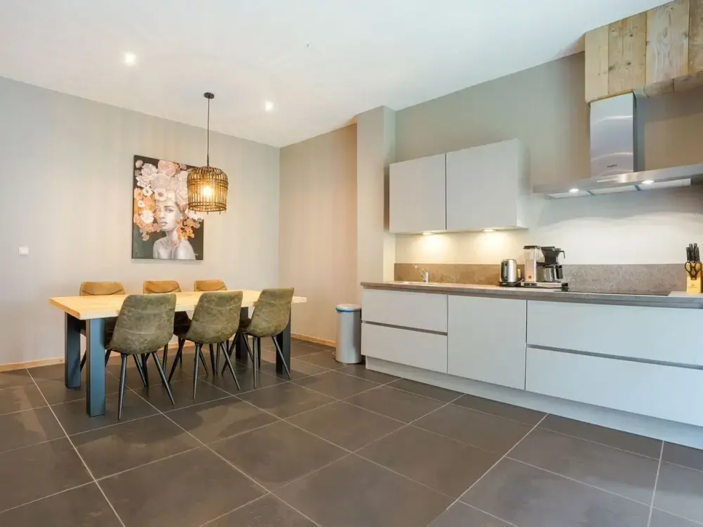 Scenic Escape With Garden