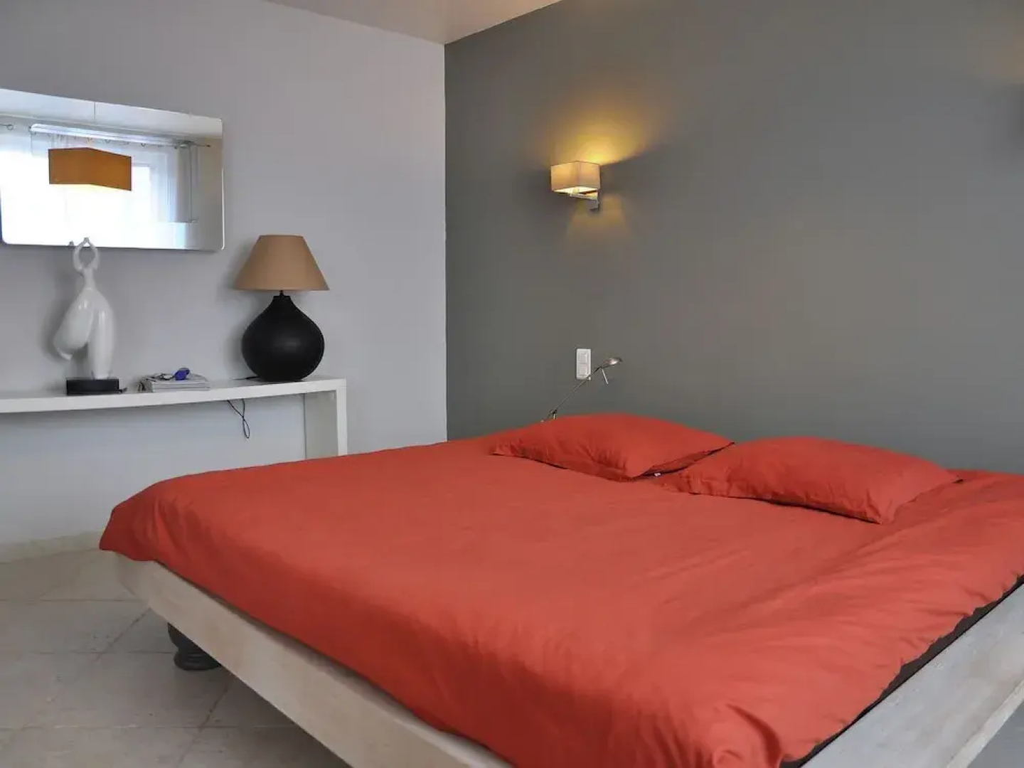 Beautiful and Stylish Town House With Private Swimming Pool in the Middle of Cavaillon
