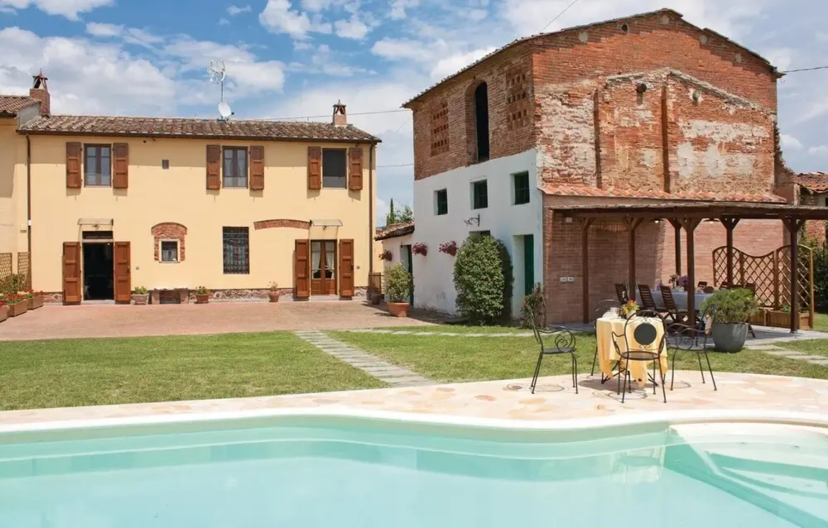 Stunning Home in Ponte Buggianese PT With Wifi and 4 Bedrooms