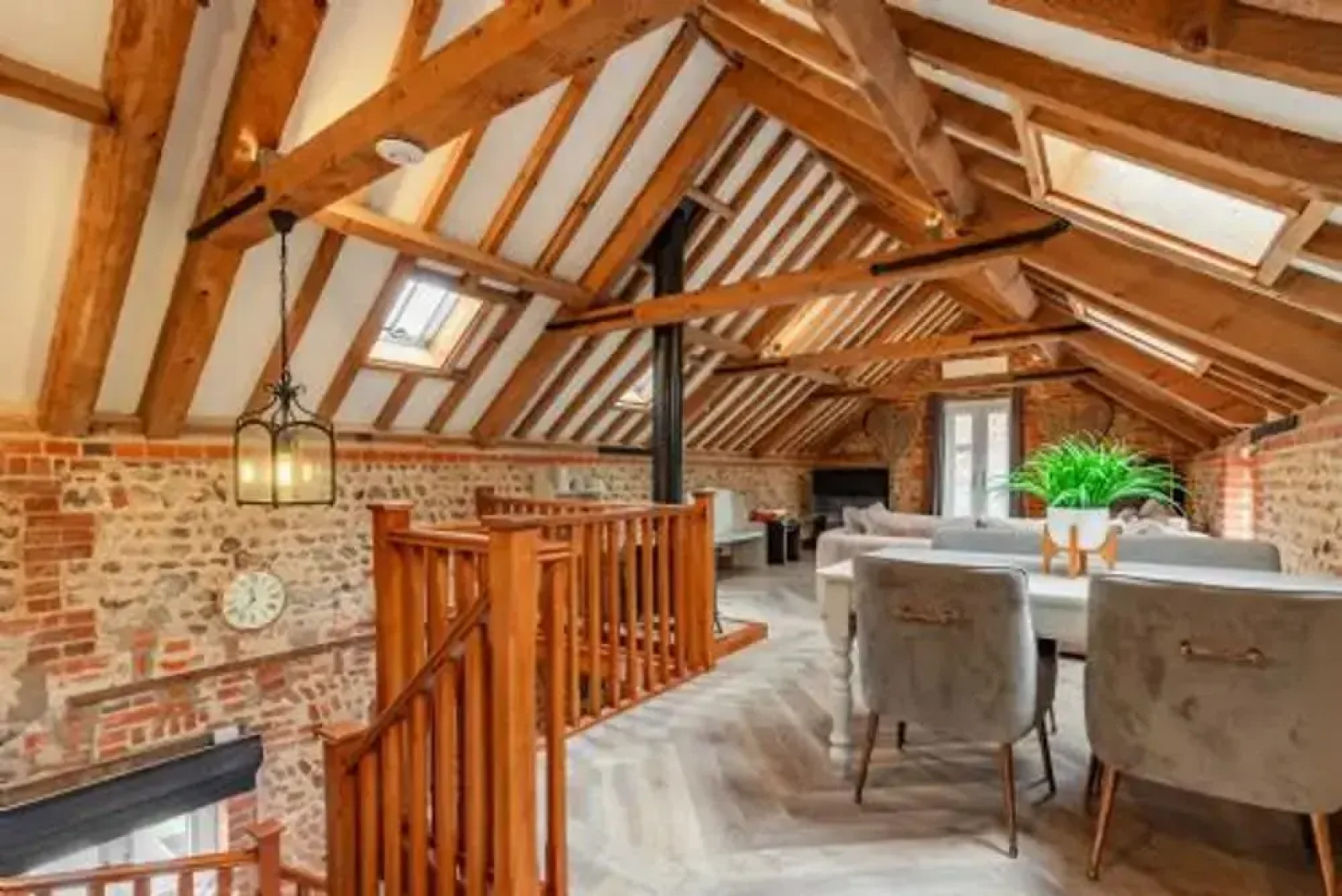 Host Stay Rogues Barn