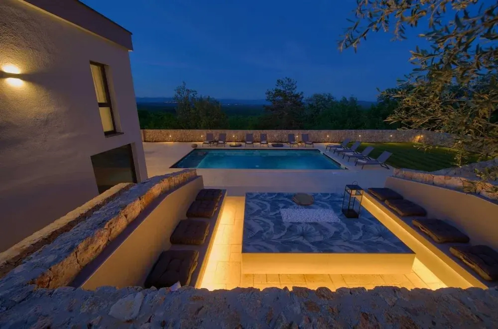 Villa Astrum With Heated Pool Jacuzzi and Sauna