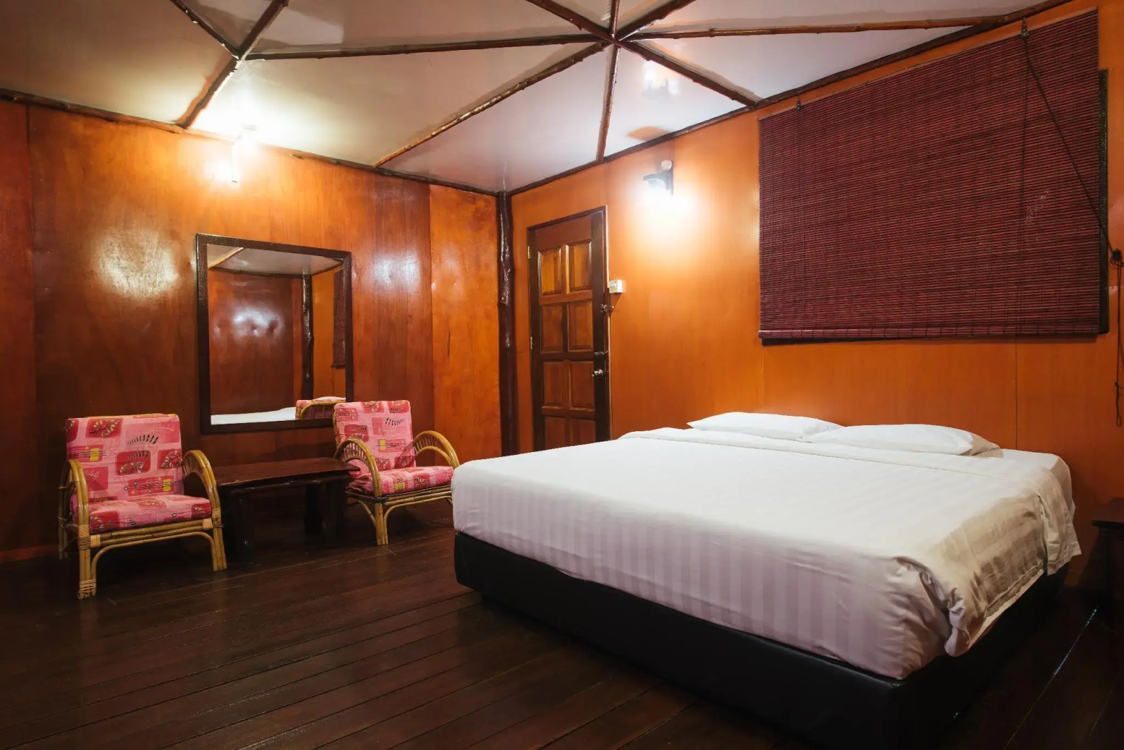 Dragon Inn Floating Resort