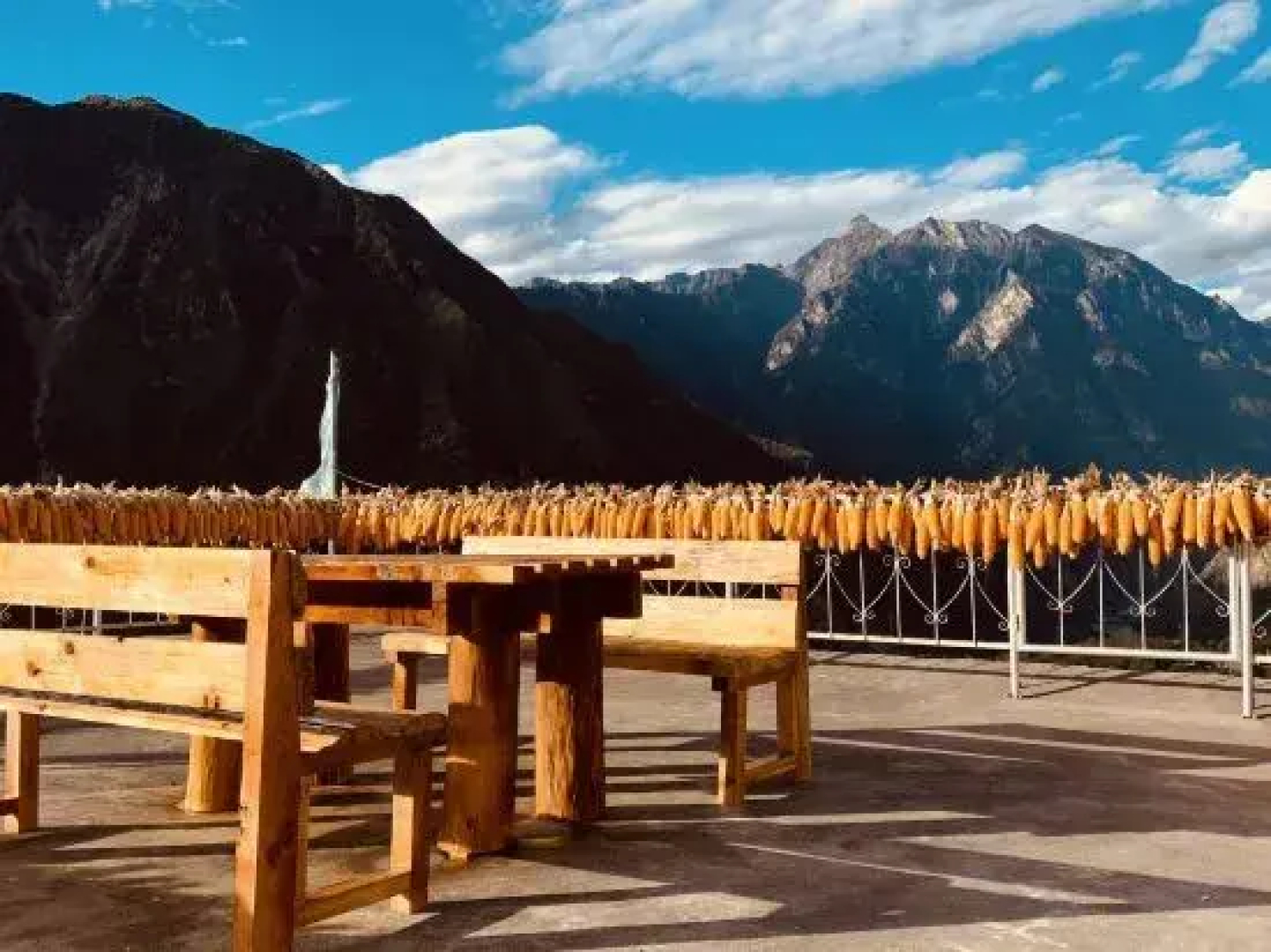 Danba yunshangzangjia Resdrt Hotel