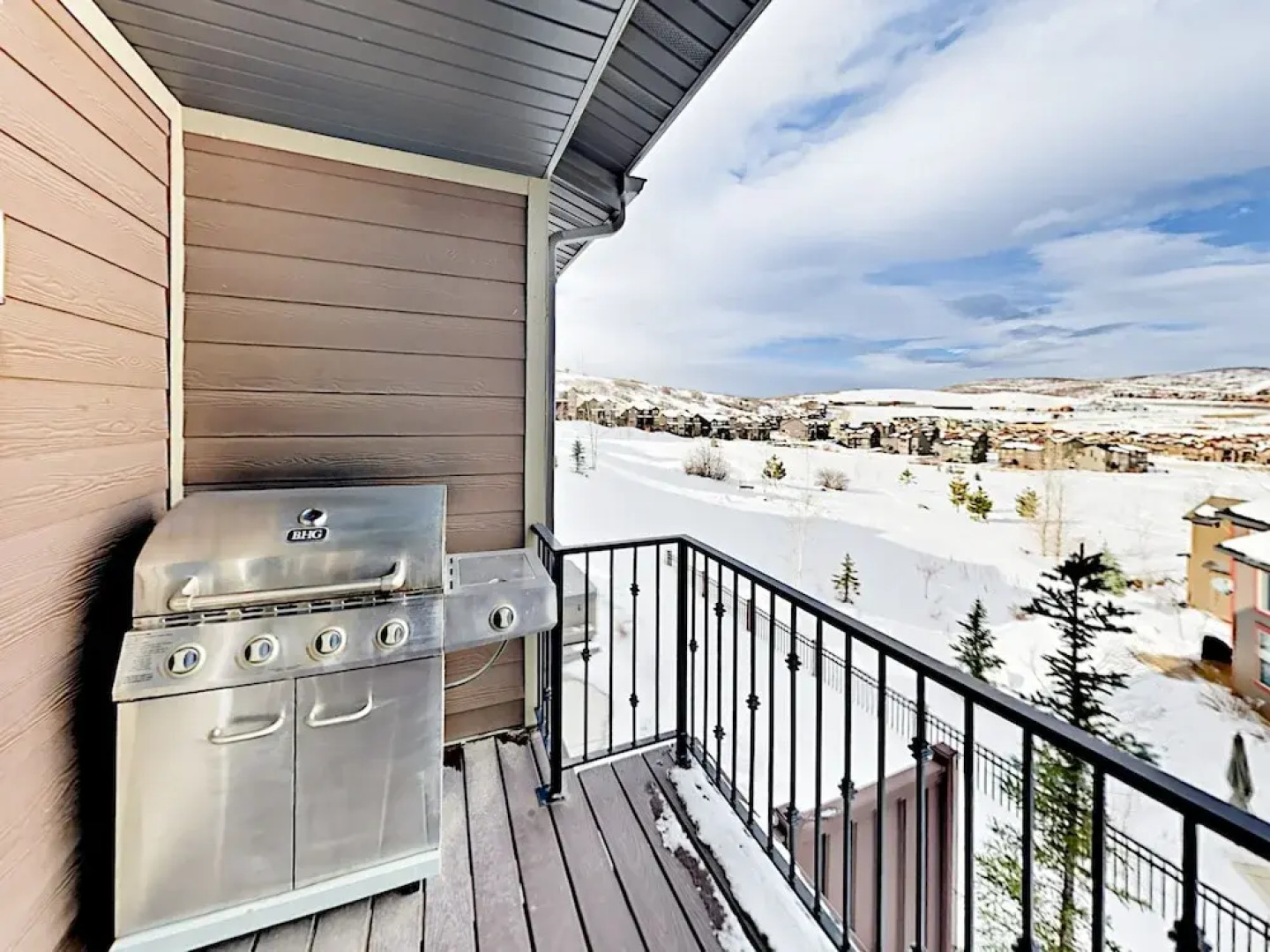 West Abigail - 4 Br Townhouse