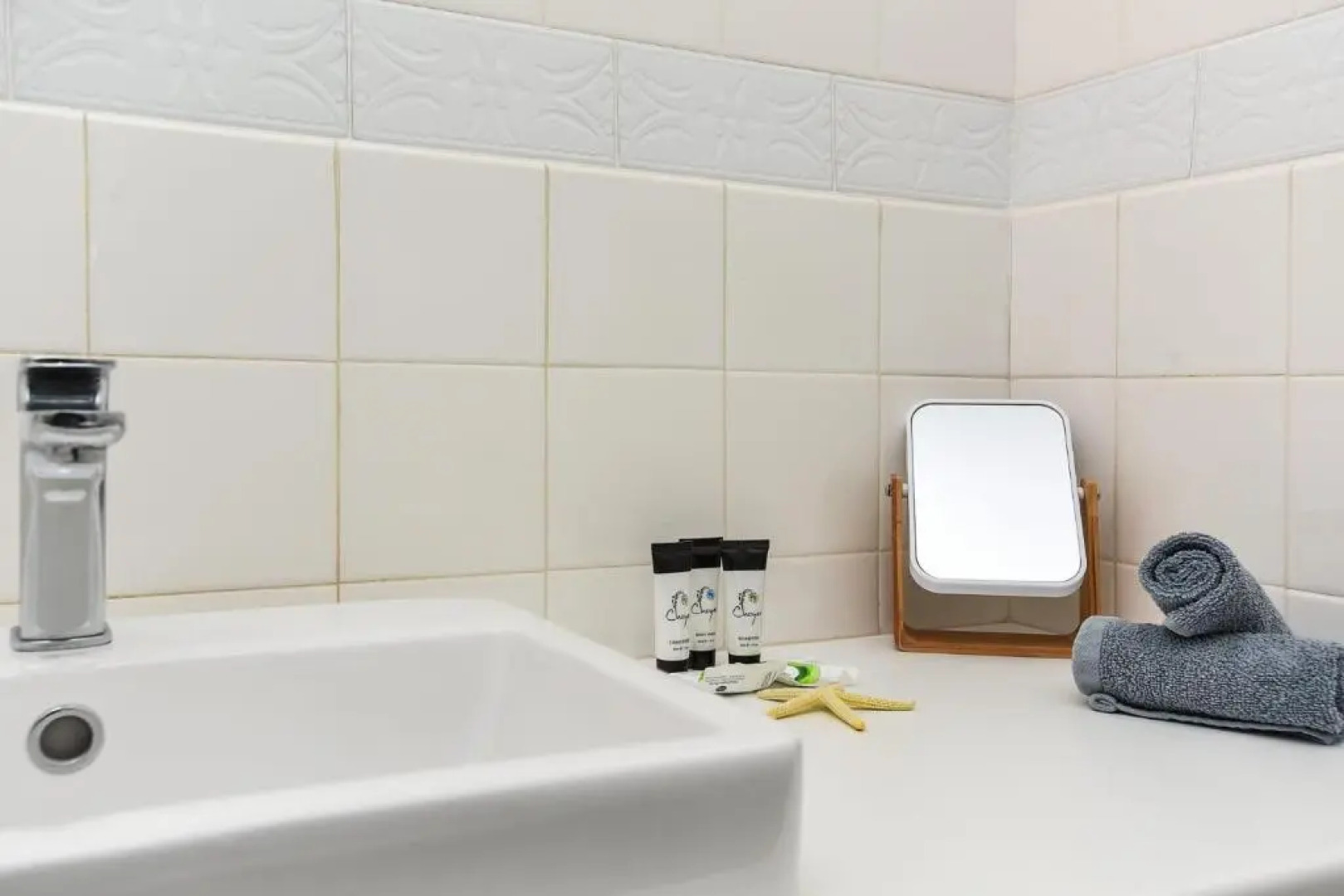 Dolphins Beachfront Apartment no 7 - A View to Remember