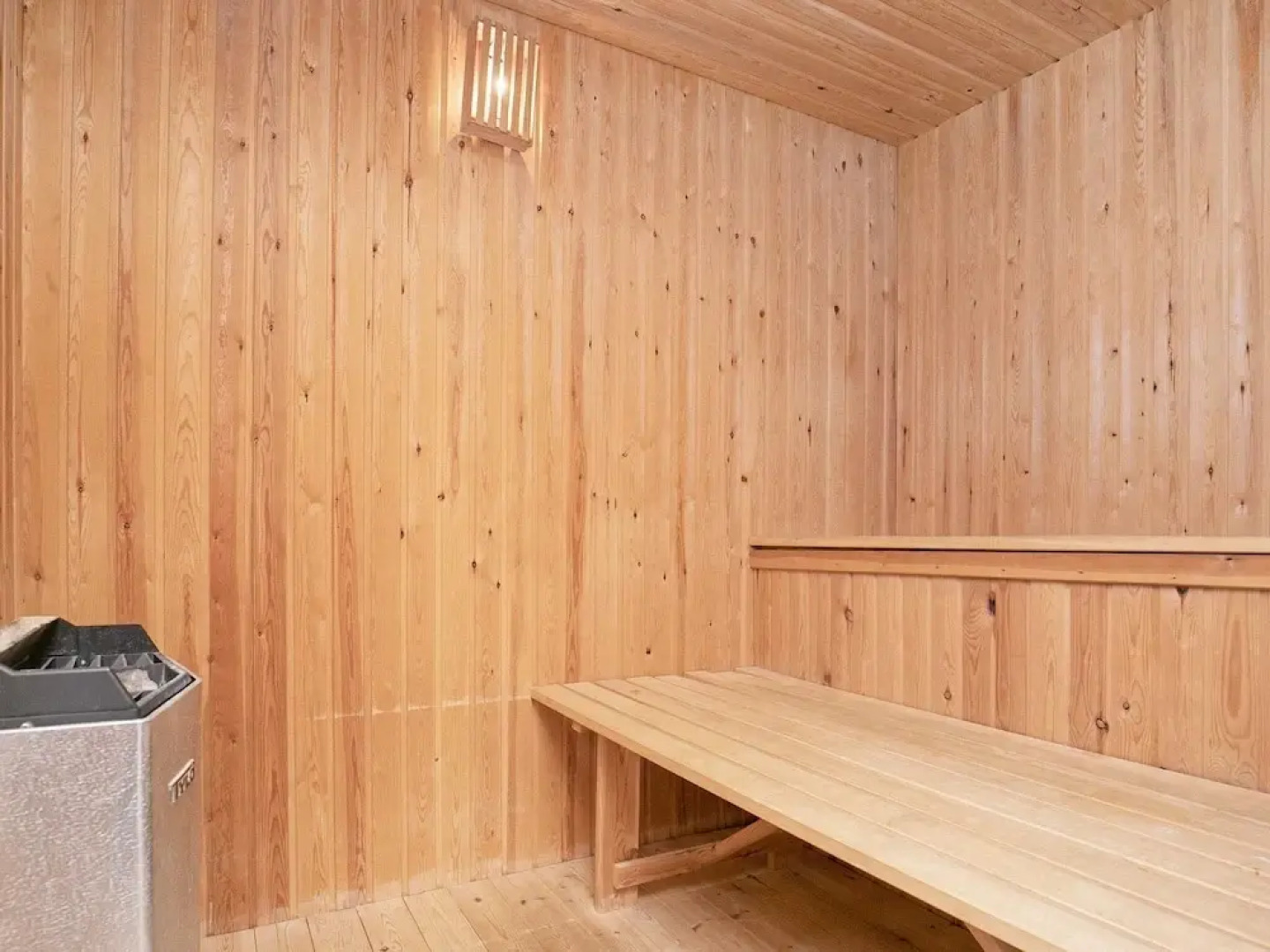 Modern Holiday Home in Humble With Sauna