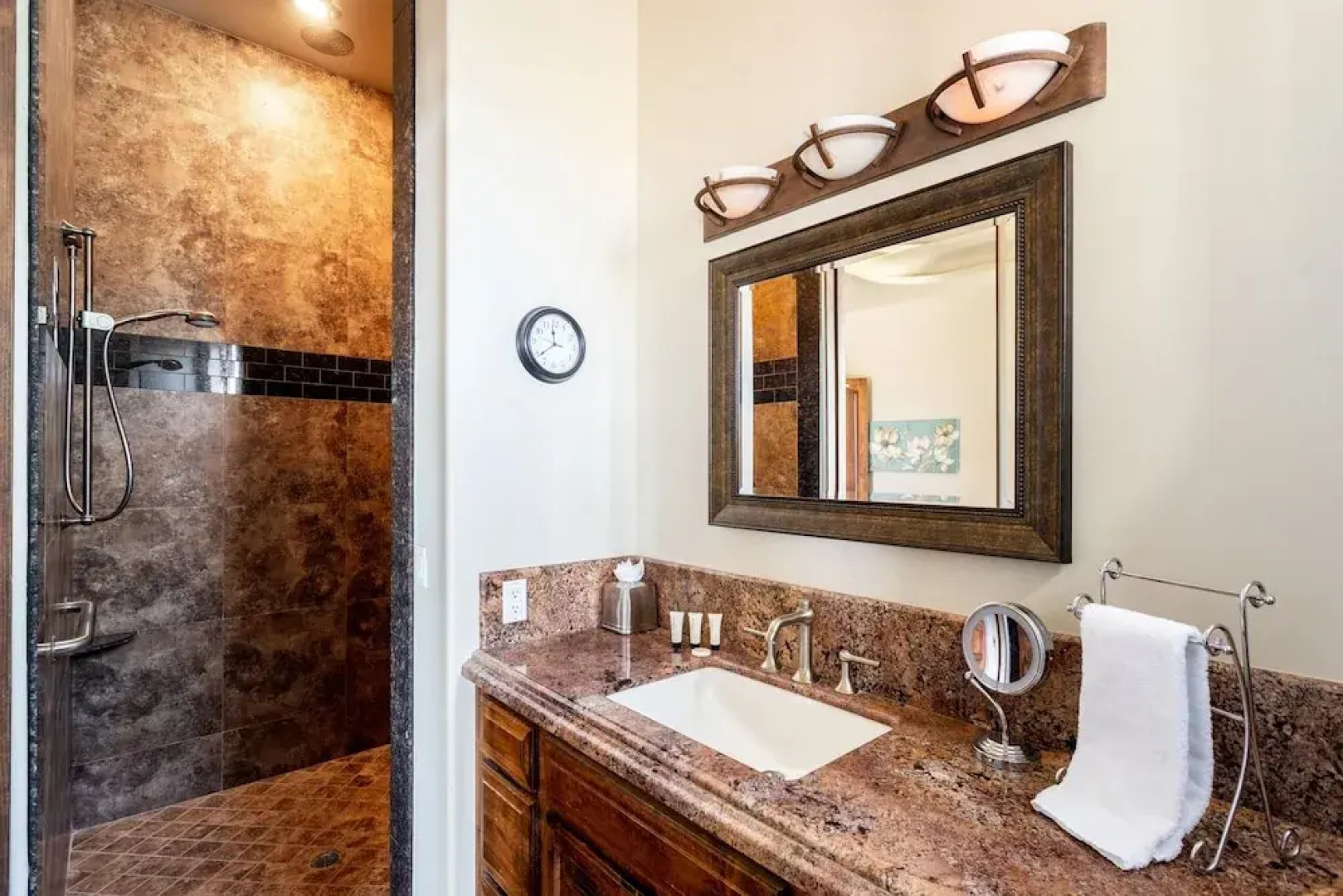 All-Suite Tuscan Home W/ Pool, SPA & Sports Court Home