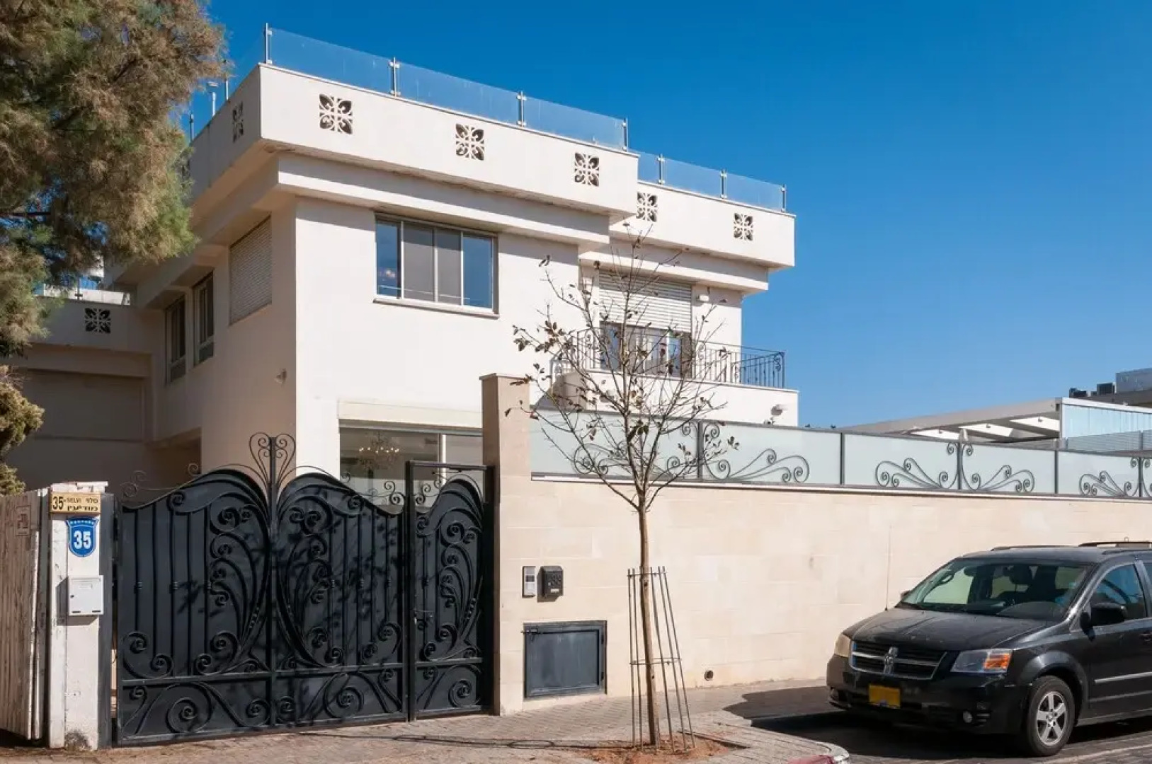 Luxurious Villa with great location