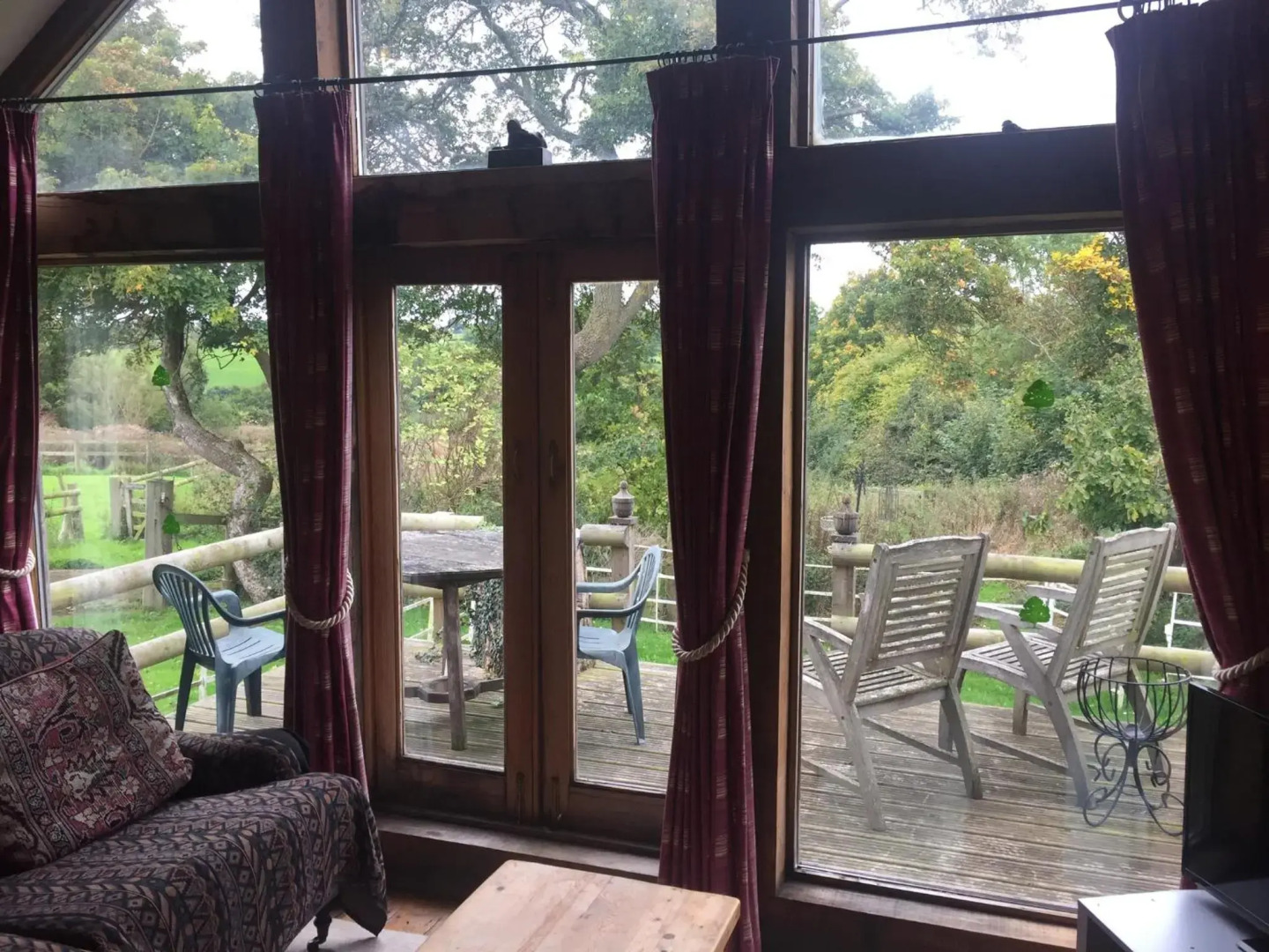 Little Pentre Barn with seasonal Swimming Pool
