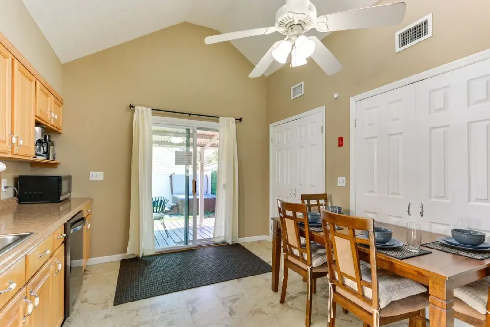 Keansburg Home w/ Private Hot Tub!