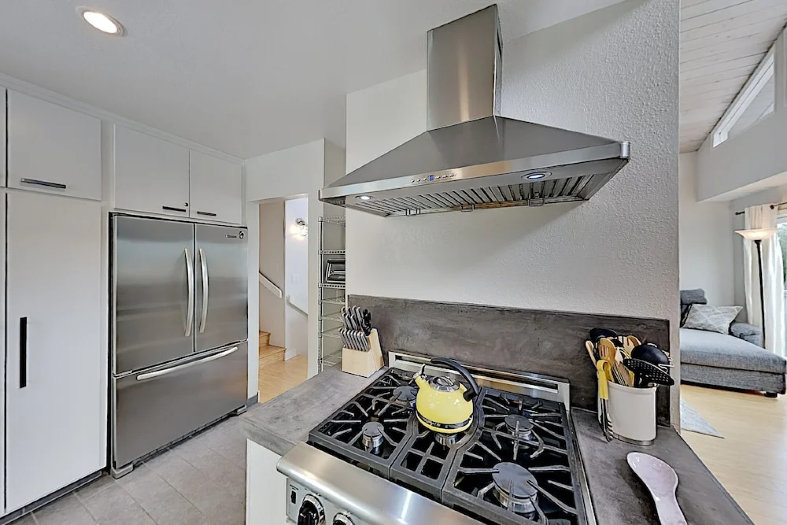 Ocean-View Hideaway W/ Lush Patio, Steps To Beach! Home